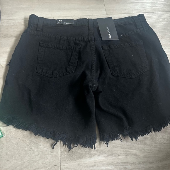 Fashion Nova Medium NWT ripped black out distressed denim shorts - Picture 2 of 5